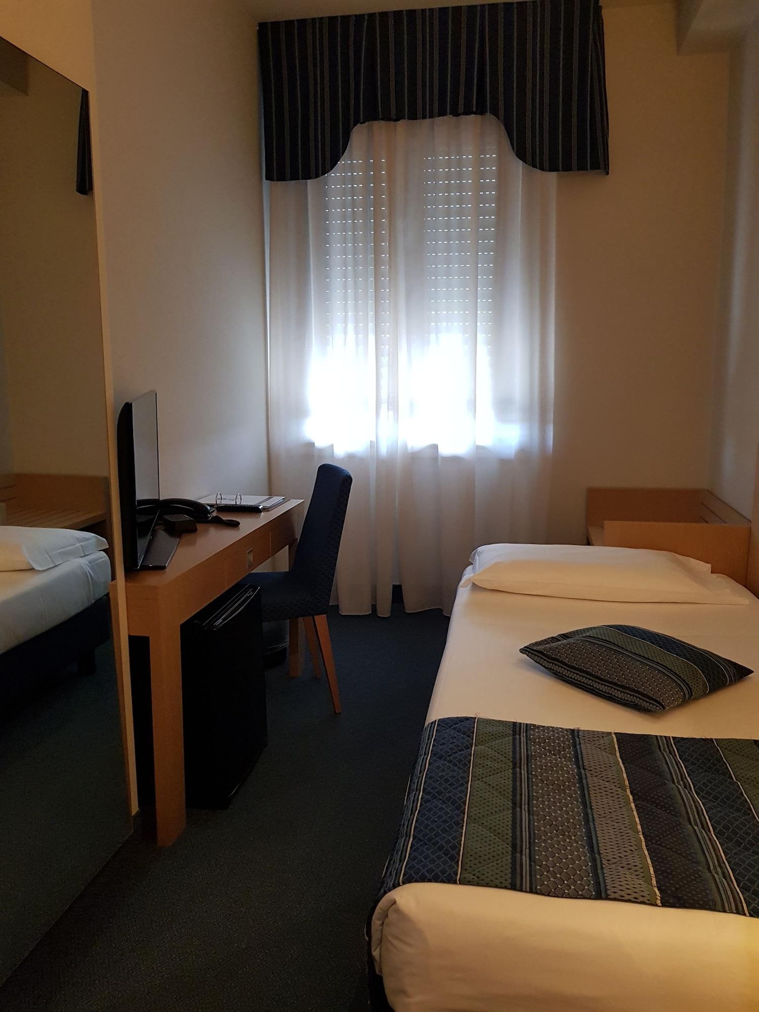 Best Western Hotel Cristallo Mantova Virgilio Bagian luar foto