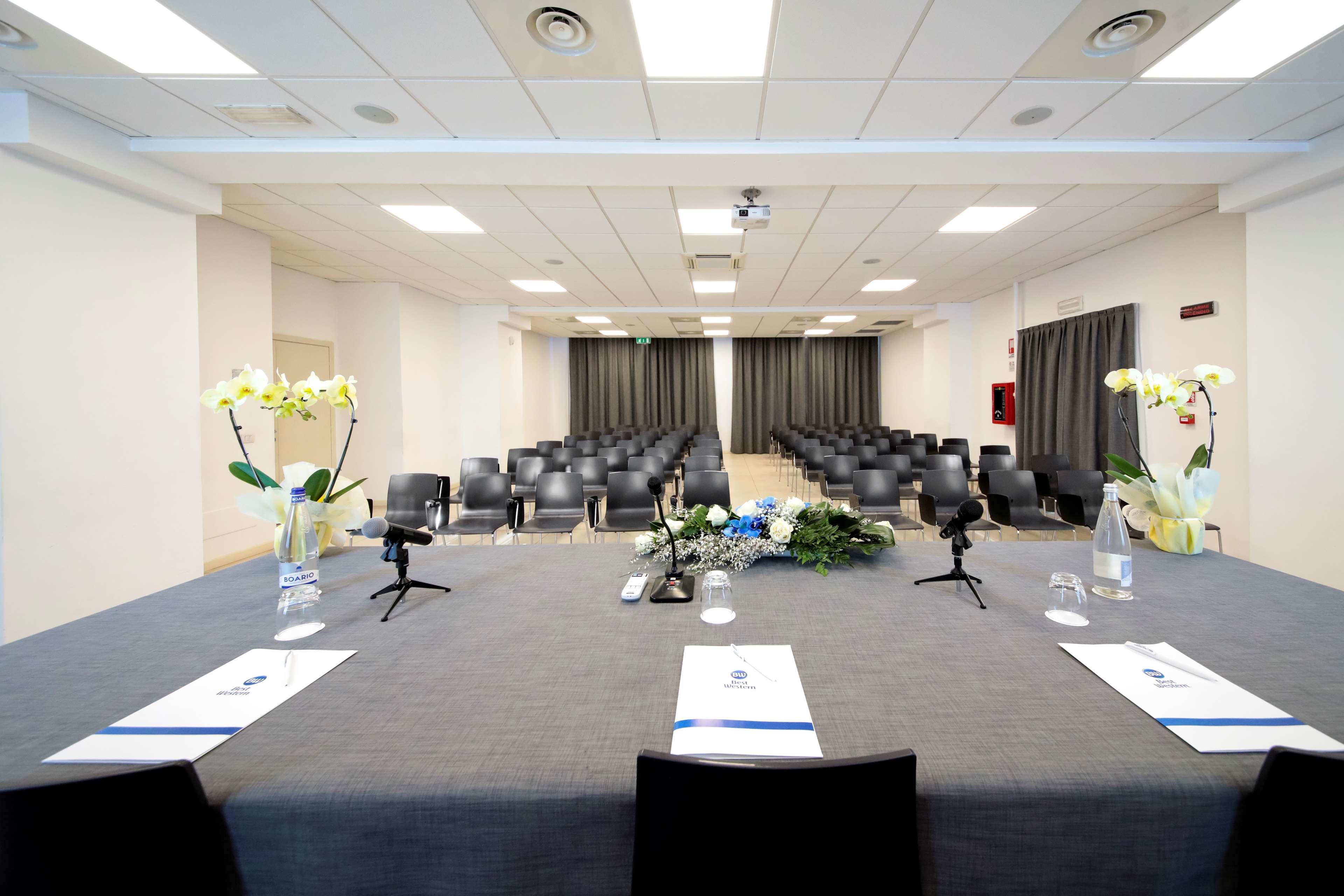Best Western Hotel Cristallo Mantova Virgilio Bagian luar foto