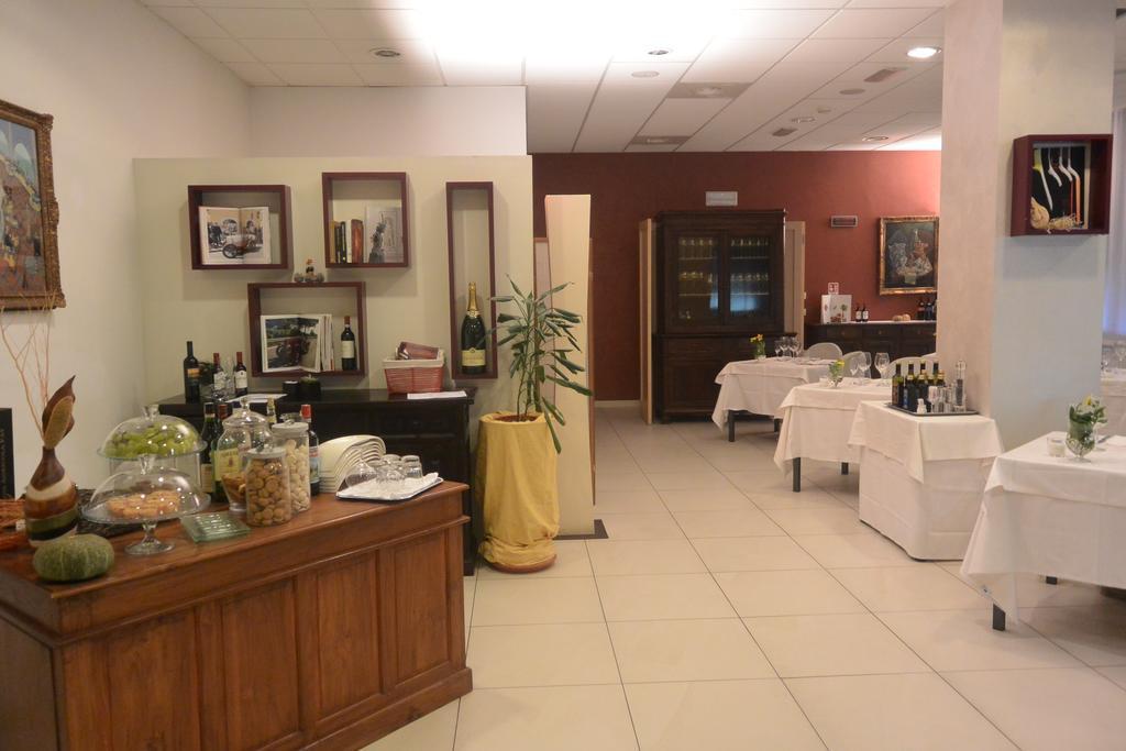 Best Western Hotel Cristallo Mantova Virgilio Bagian luar foto