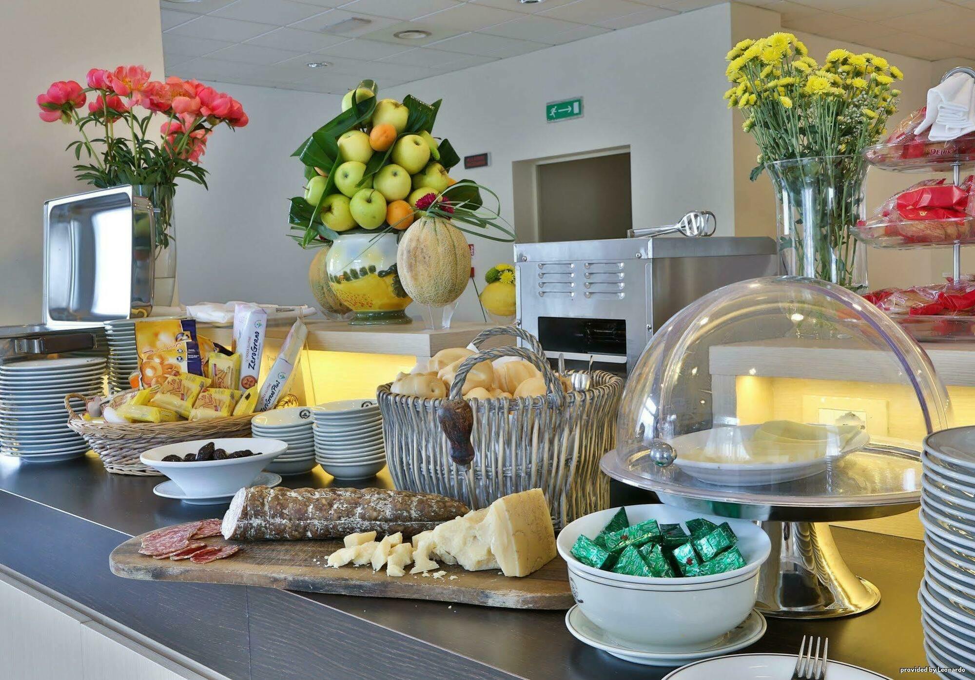 Best Western Hotel Cristallo Mantova Virgilio Bagian luar foto
